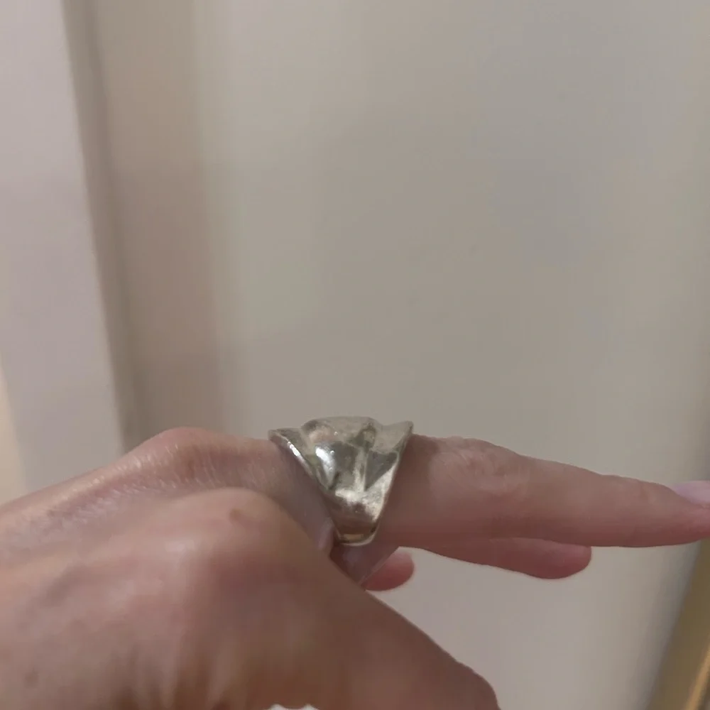 Sterling Silver Women's Ring - Picture 7 of 8